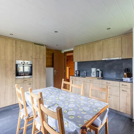 Haus Weideli, Dammstrasse 7 بيت للعطل