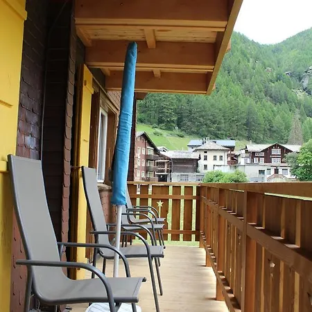 Haus Weideli, Dammstrasse 7 بيت للعطل ساس-غروند